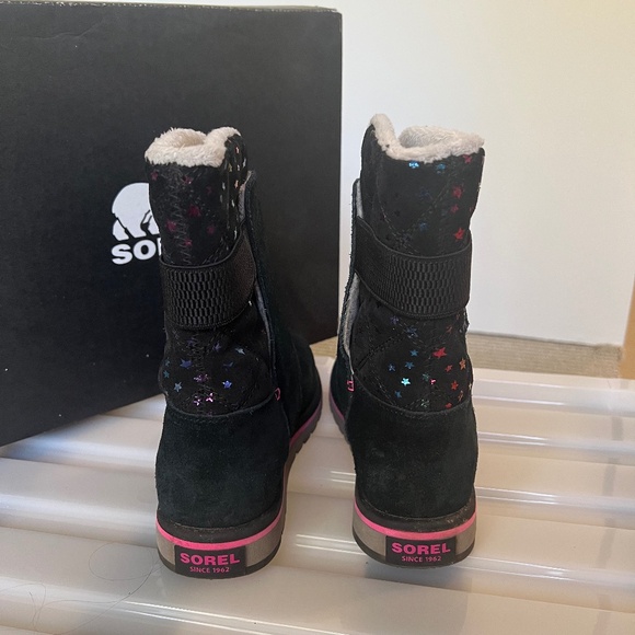 Sorel Kids Rylee Black Suede Rainbow Metalic Stars Faux Fur Waterproof Boots - Picture 5 of 8